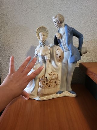 Figura de porcelana grande, pareja del siglo XIX