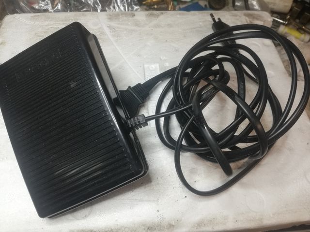 Se vende pedal para máquina remalladora