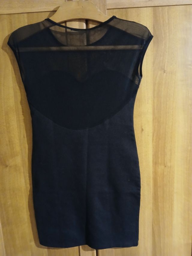 Abito nero, senza maniche