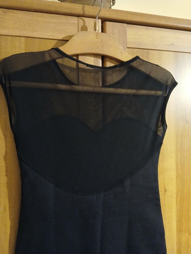 Abito nero, senza maniche