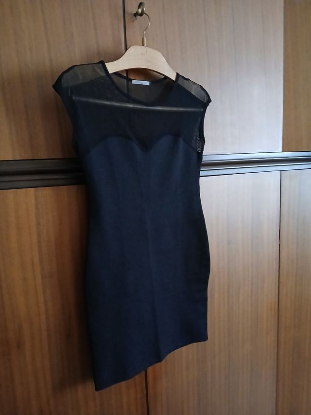 Abito nero, senza maniche