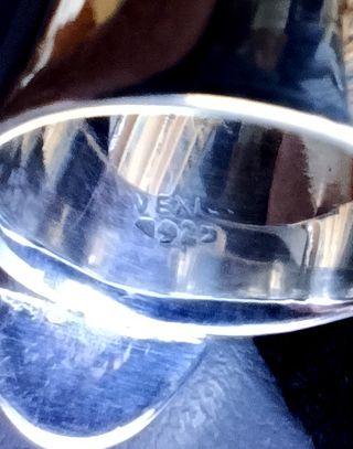 Precioso anillo de plata
