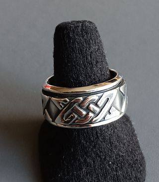 Precioso anillo de plata