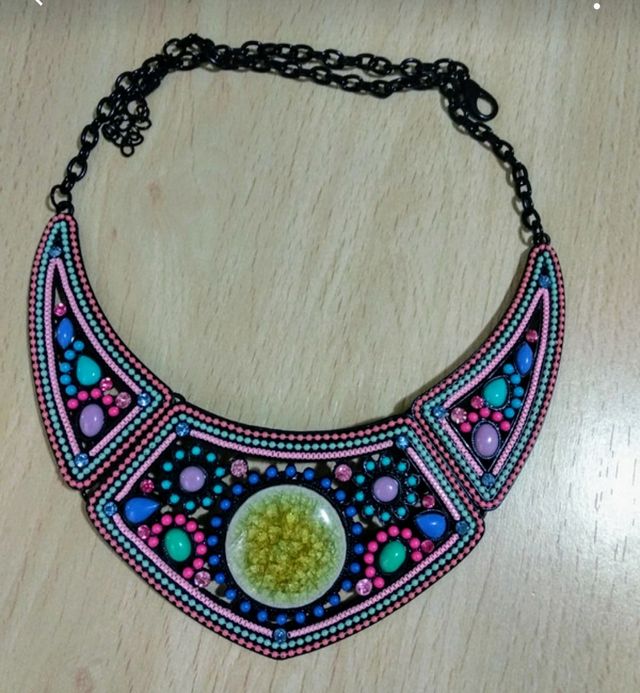 Colgante o collar multicolor