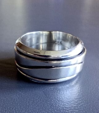 Precioso anillo de plata