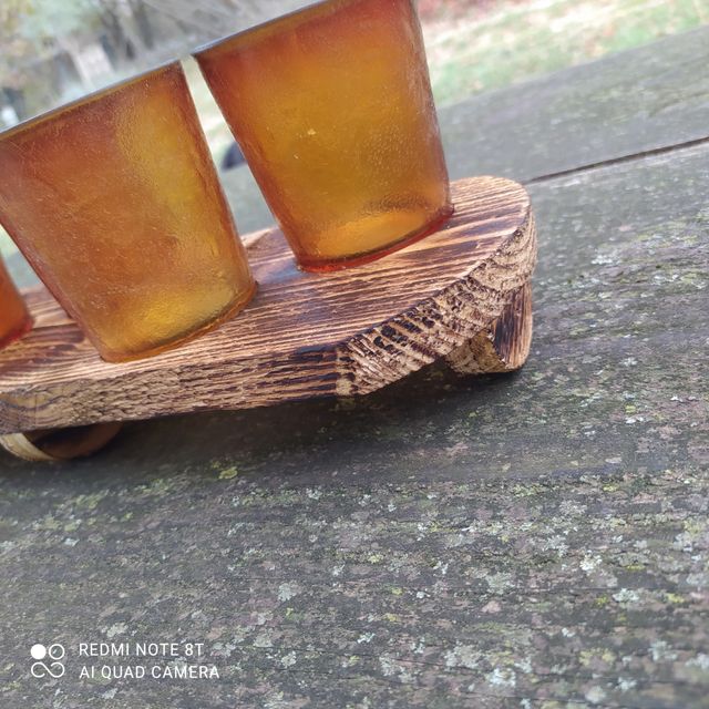 Vassoio rustico porta bicchieri vintage. 