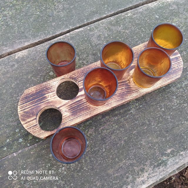 Vassoio rustico porta bicchieri vintage. 