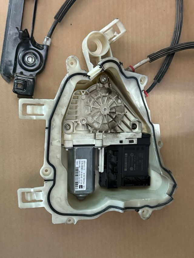 Elevalunas delantero izquiero seat altea