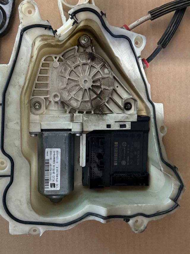 Elevalunas delantero izquiero seat altea