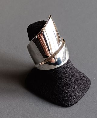 Precioso anillo de plata