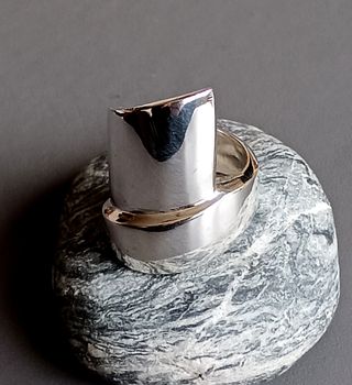 Precioso anillo de plata