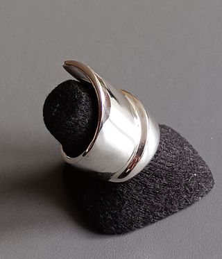 Precioso anillo de plata