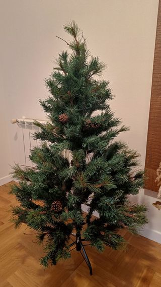 Árbol navidad con piñas alto 120