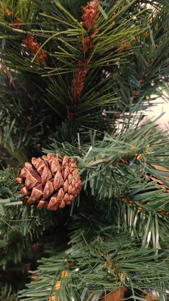 Árbol navidad con piñas, alto 120. PERFECTO ESTADO