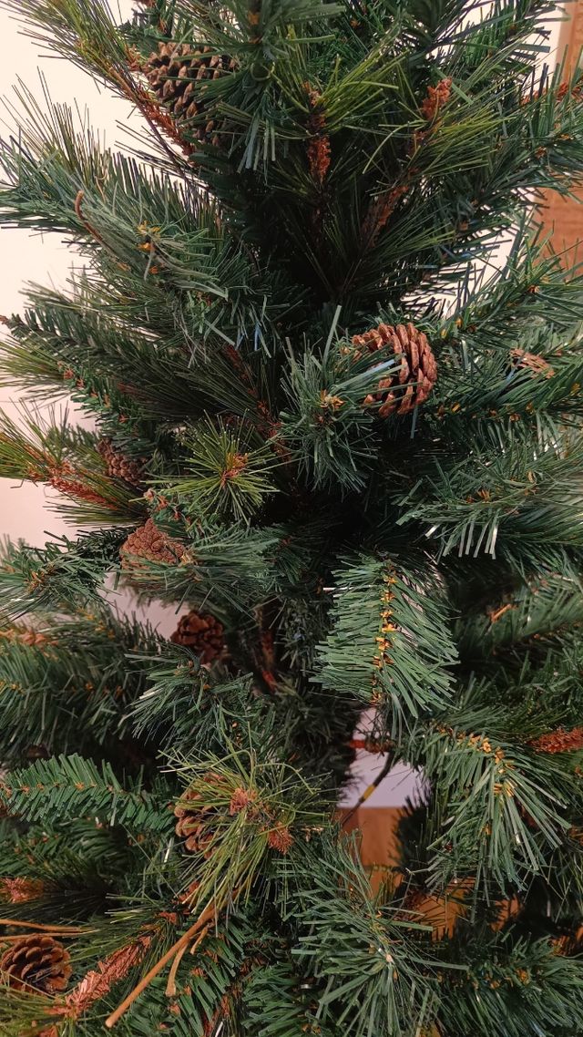 Árbol navidad con piñas, alto 120. PERFECTO ESTADO