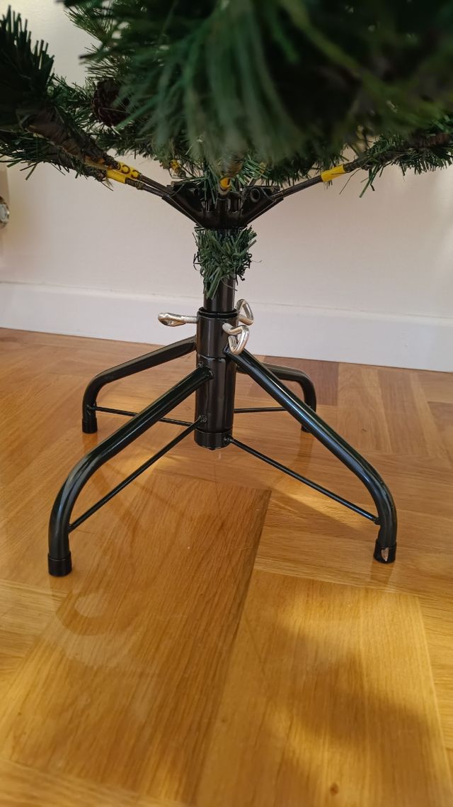 Árbol navidad con piñas, alto 120. PERFECTO ESTADO
