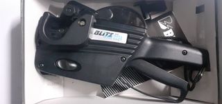 Maquina etiquetado de ropa