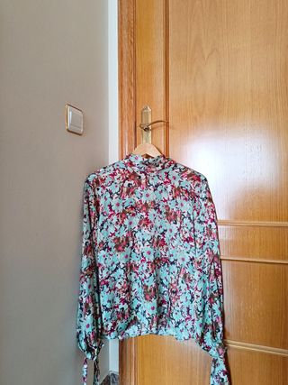 Blusa terciopelo estampado flores Zara