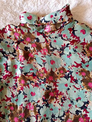 Blusa terciopelo estampado flores Zara