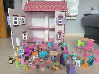 Casa de muñecas de madera + accesorios