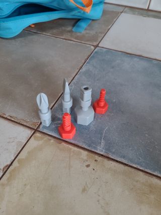 Camión con taladro juguete