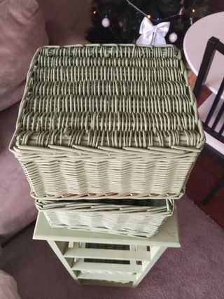 Estante verde con 4 cestitas