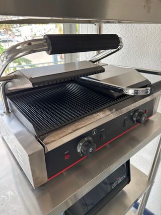 LIQUIDACIÓN Grill plancha ranurada doble