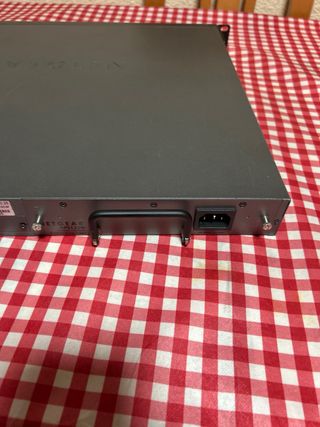 Switch Netgear pro safe GSM7328S V2