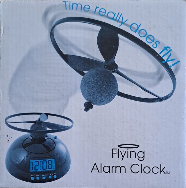 Flying Alarm Clock - Relógio despertador "Voador"