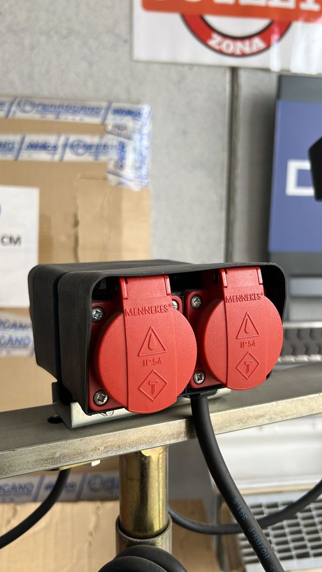 Proyector trípode con 2 focos