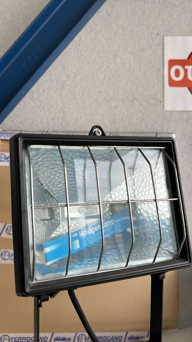 Proyector trípode con 2 focos