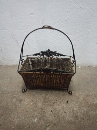 Cesta mimbre. 