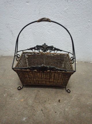 Cesta mimbre. 