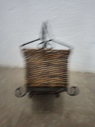 Cesta mimbre. 