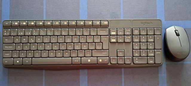 Combinação de teclado e rato sem fios Logitech