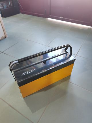 IDEAL PARA REGALO. CAJA METAL CON 90 PIEZAS