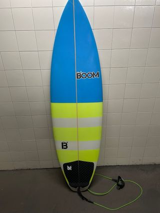 Tabla de surf con neopreno y funda como nuevo todo