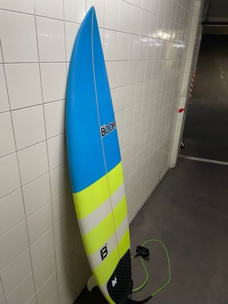 Tabla de surf con neopreno y funda como nuevo todo