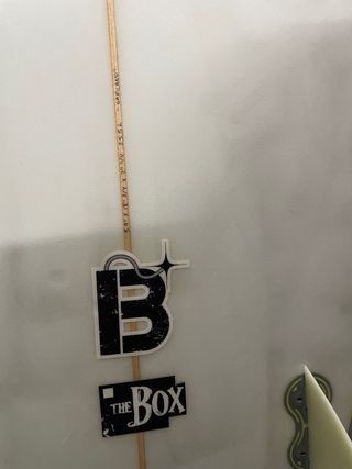 Tabla de surf con neopreno y funda como nuevo todo