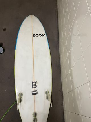 Tabla de surf con neopreno y funda como nuevo todo