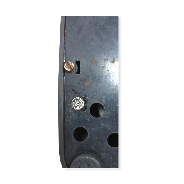 Teléfono antiguo negro baquelita.