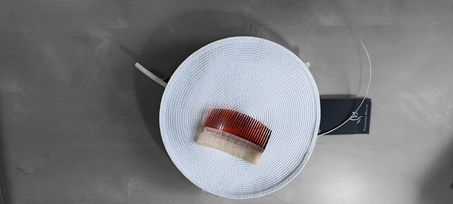 Tocado flor blanca de la firma Tocados Maluc