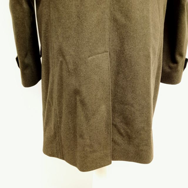 Abrigo Hugo Boss de hombre color chocolate.