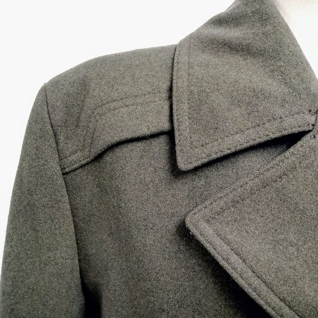 Abrigo Hugo Boss de hombre color chocolate.