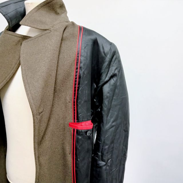 Abrigo Hugo Boss de hombre color chocolate.