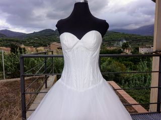 Vestido de novia de la firma Demetrios.