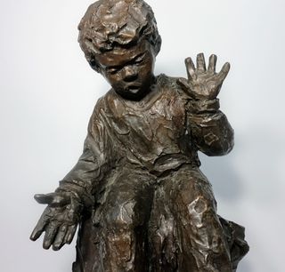 Escultura bronce niño diseño Jaume Cases