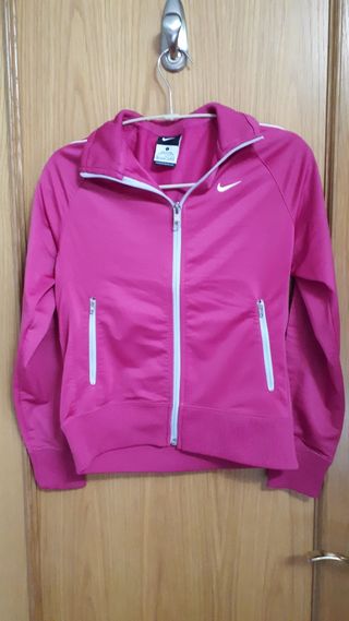 2 Chandal Marca Nike niño y niña.Cada chandal 10€