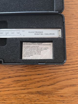 Calibre digital pie de Rey de 150 mm.