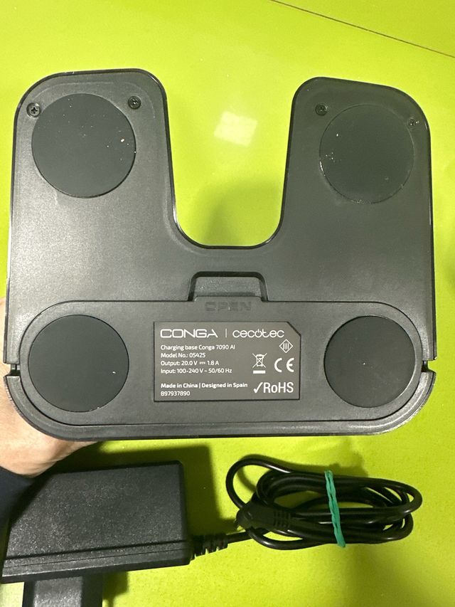 Base de carga Cecotec CONGA 7090 y cable